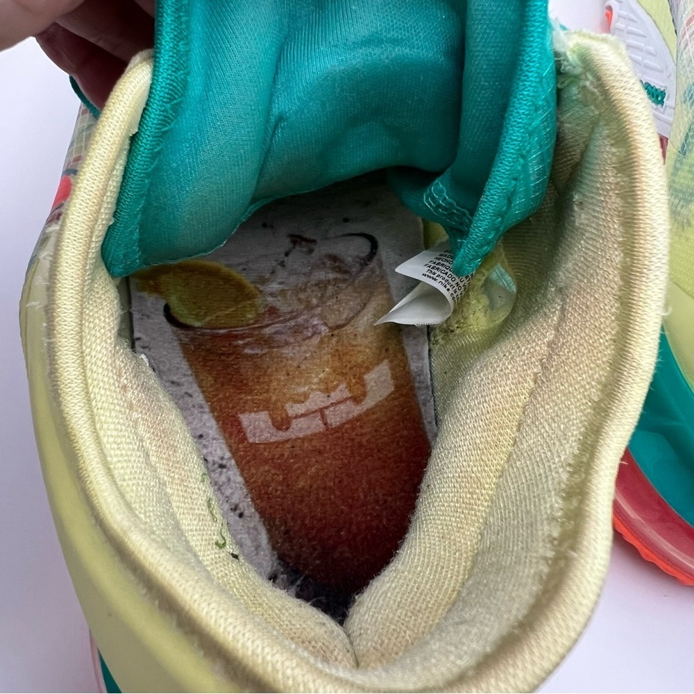 LeBron 18 harnesses Nike Sneakers - Picture 6 of 10